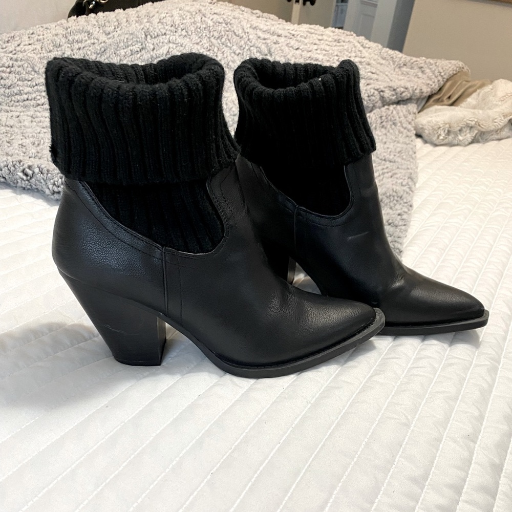 Sweater boot